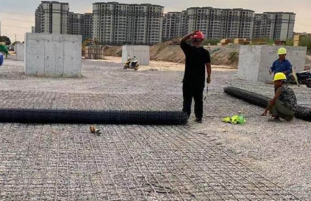 闵行土工格栅铺设前地基要怎么处理？